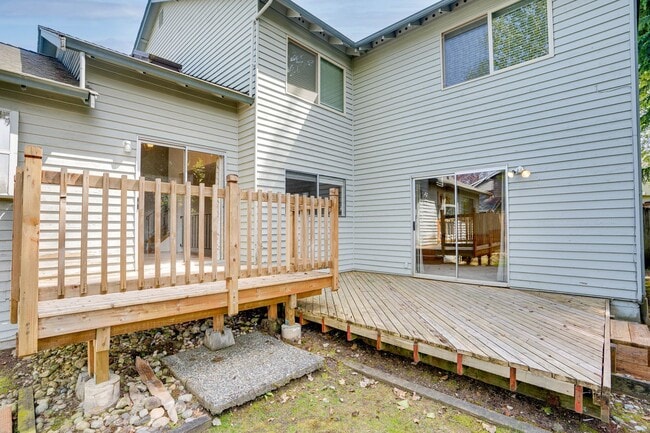 Building Photo - 4 Bedroom 2.5 Baths+ Bonus Home Office/ Woodinville $3850 per Month