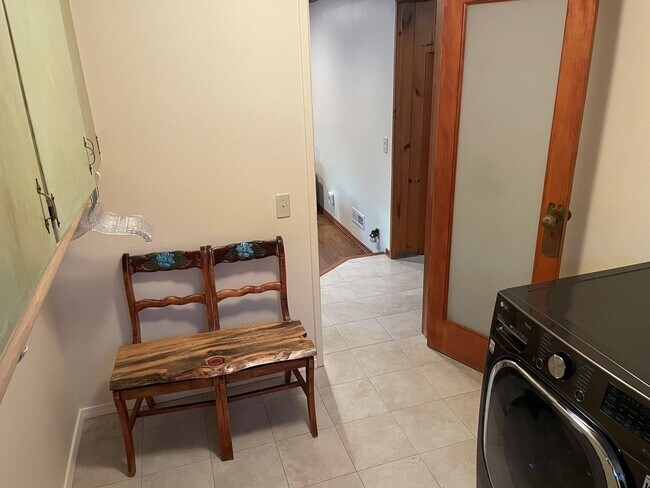 Building Photo - Fully Furnished Executive Sander's Beach Rental