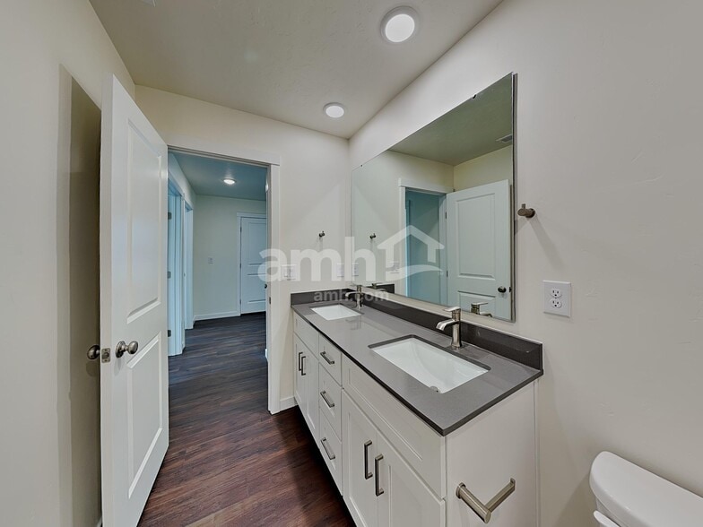 Building Photo - 9507 W Shumard St
