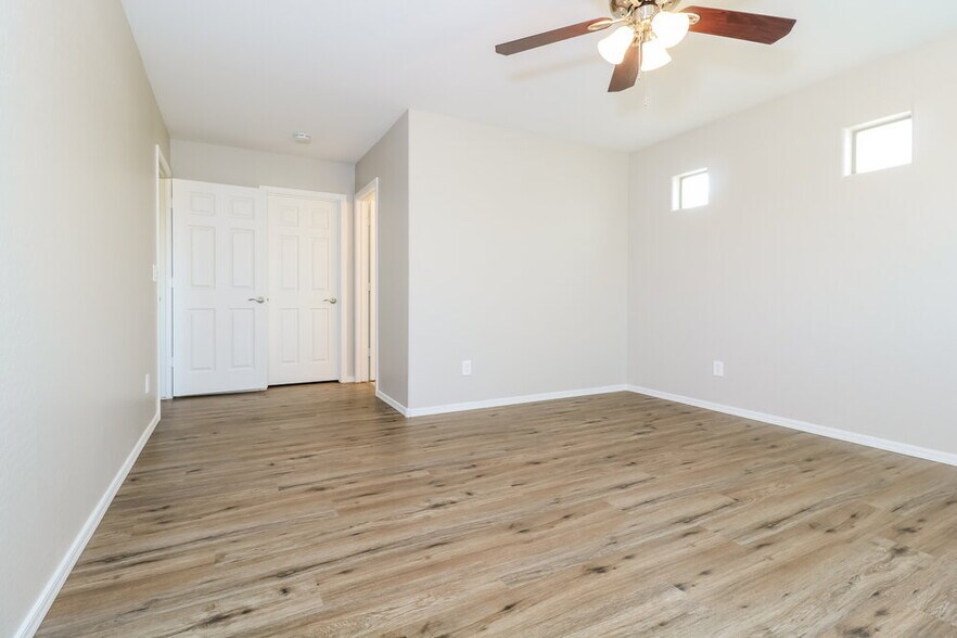 Building Photo - 7412 S 37th Dr