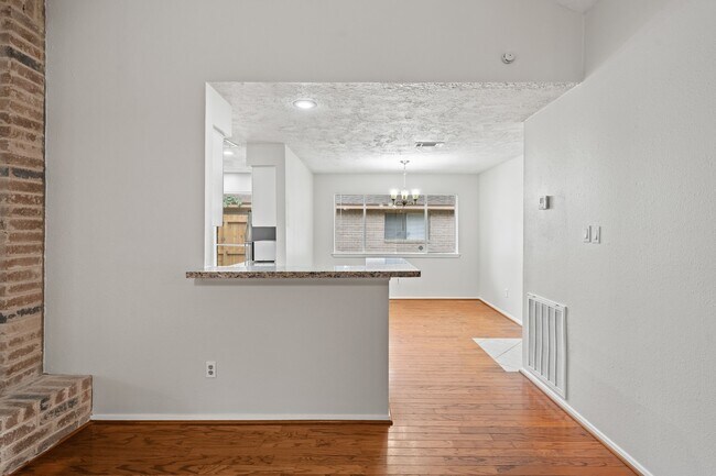 Building Photo - 4503 Pineville Ln