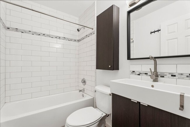 Building Photo - 1833 Fremont Ct