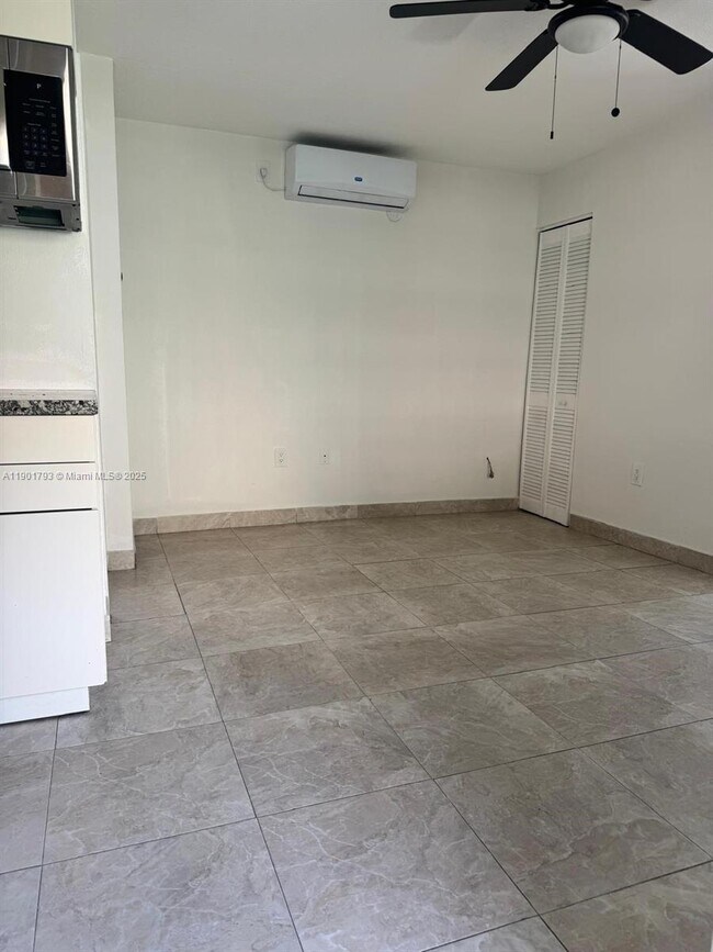 Building Photo - 1036 NW 3rd St