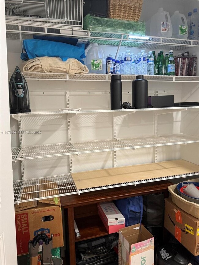 Building Photo - 2704 Pinewood Ct