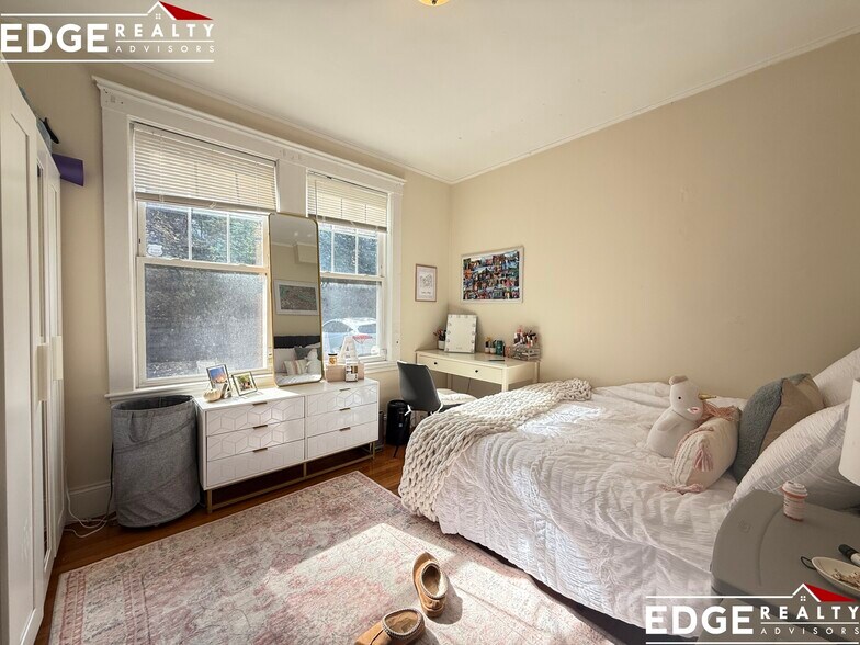 Building Photo - 49 Radnor Rd