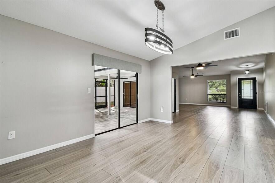 Building Photo - 2504 Gulfbreeze Cir