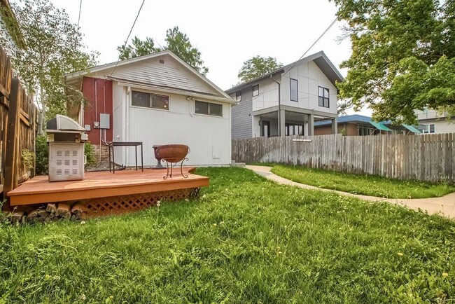 Building Photo - Charming 3-Bedroom Bungalow with Oversized...