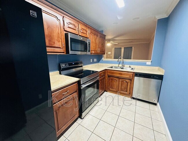 Building Photo - 2420 Hallerins Ct