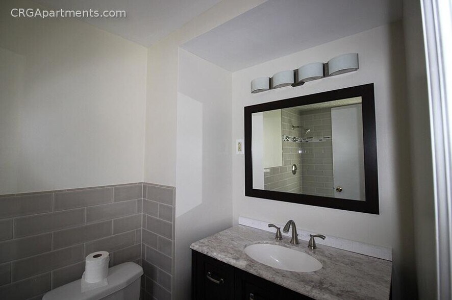 Building Photo - 14 Dow St