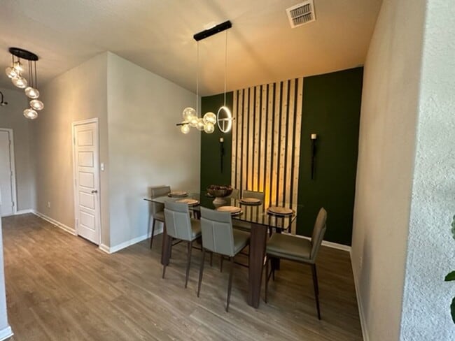 Building Photo - Move in soon! Beautiful  3 bedroom 2 bath near Lackland AFB