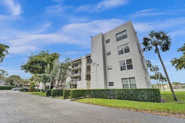 Building Photo - 9470 Poinciana Pl