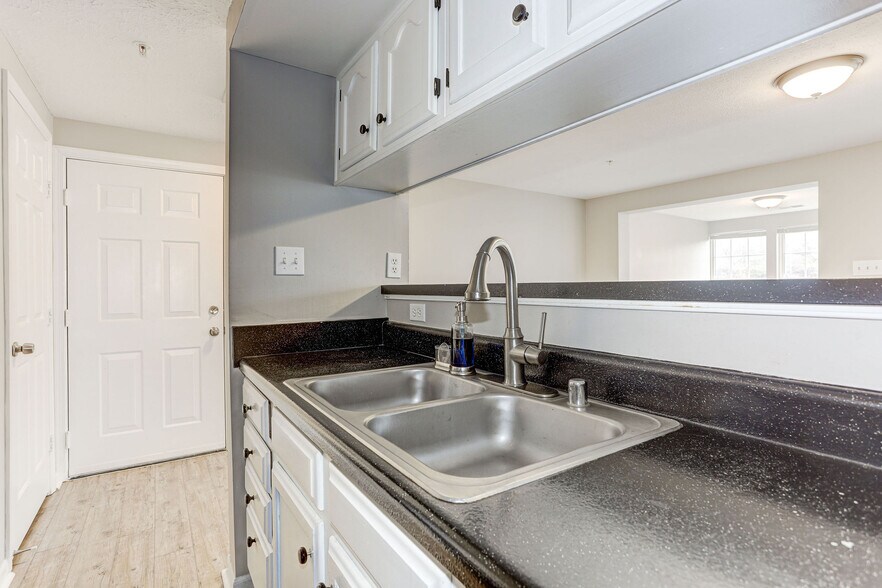 Building Photo - 624 Jupiter Hills Court