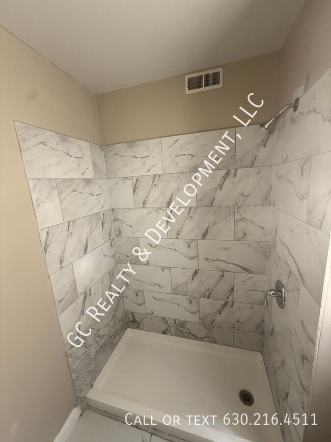 Building Photo - 2835 W 38th Pl