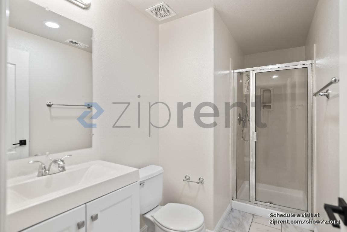Building Photo - 722 Kingsford Way