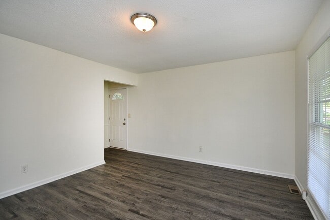 Building Photo - New Lower Price! Remodeled 3 bed / 1.5 bath home near downtown Spartanburg