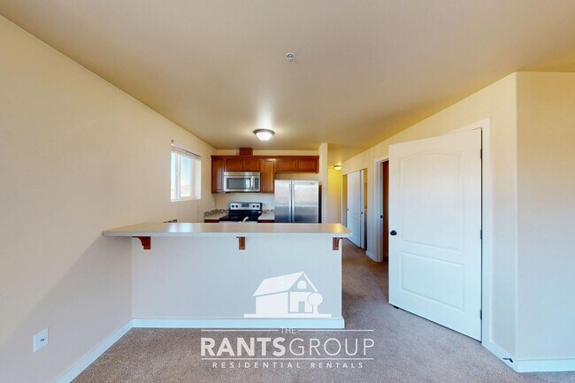 Building Photo - New Paint Throughout! Call today to schedule a tour!