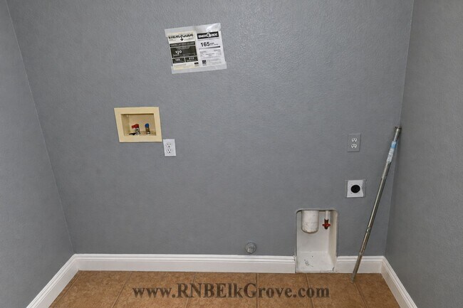 Building Photo - 6917 Riqueza Ct