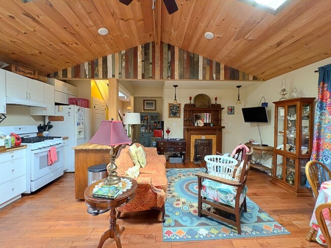 Building Photo - Short term fully furnished rental in Knoxv...