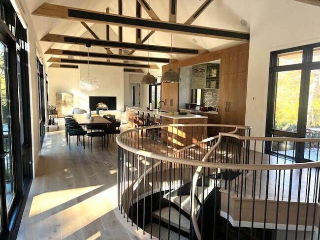 Building Photo - 9 Willow Pond Rd