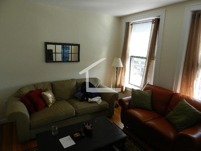 Building Photo - Renovated 3 bed. 1.5 bathroom on Cleveland Circle. Parking for Rent. Laundry is in the Building.
