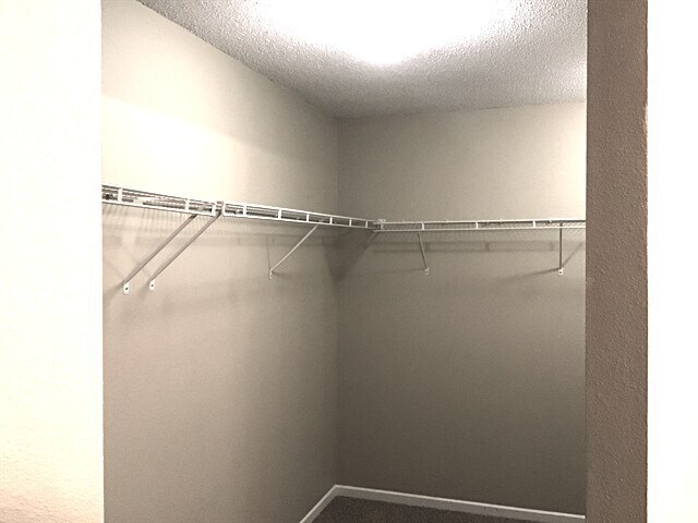 Building Photo - 991 Ravine Dr