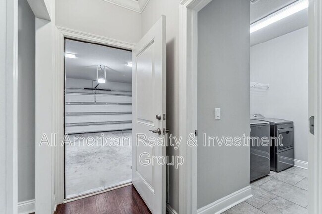 Building Photo - 2381 Belmont Dr
