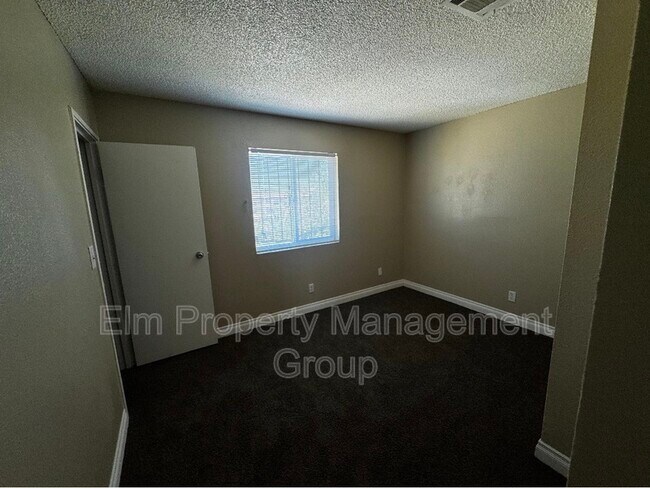 Building Photo - 8 Britz Cir