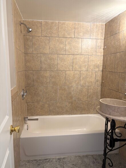 Building Photo - 3415 5th St SE