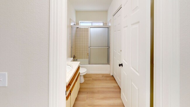 Building Photo - *DEPOSIT PENDING* Desirable 3 Bedroom, 2 B...