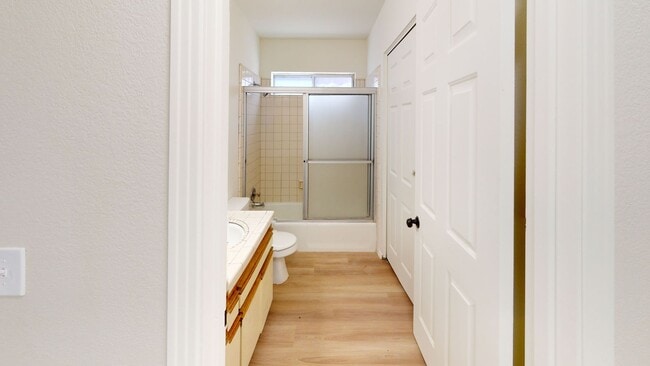 Building Photo - Desirable 3 Bedroom, 2 Bathroom home with ...