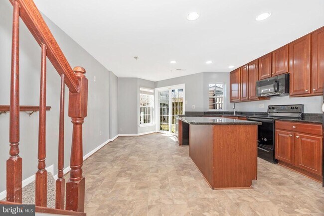 Building Photo - 618 Cawley Dr