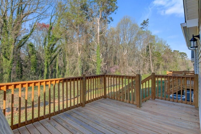 Building Photo - Modern 2-Bed, 2-Bath Single-Level Townhome...