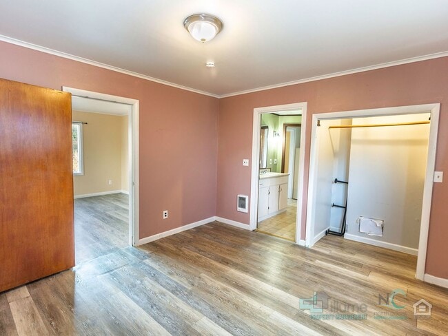 Building Photo - $500 OFF Special - Beautiful 4 Bed/1 Bath Home in Astoria