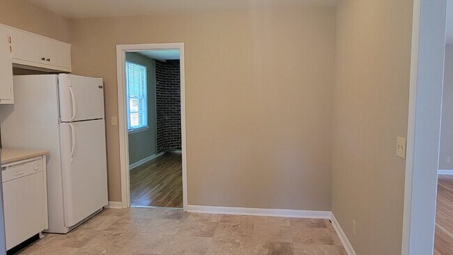 Building Photo - 6408 Robinhood Ln NW