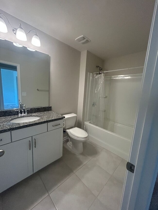 Building Photo - Modern Fountain Park Townhome with Open Floor Plan & 9’ Ceilings