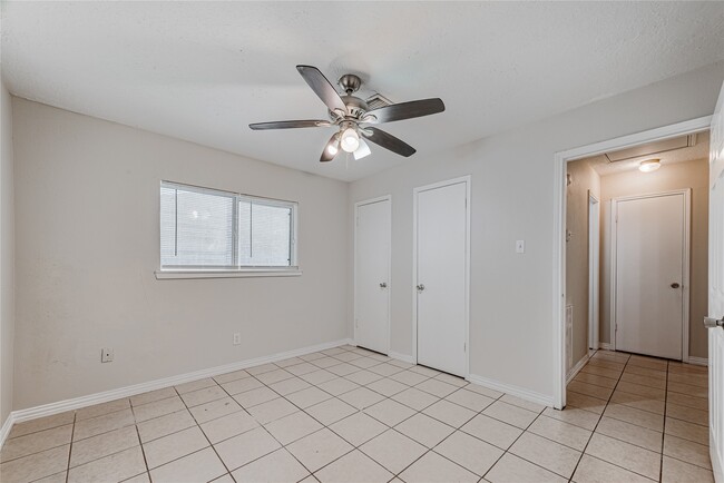 Building Photo - 2021 Kingsdale Dr