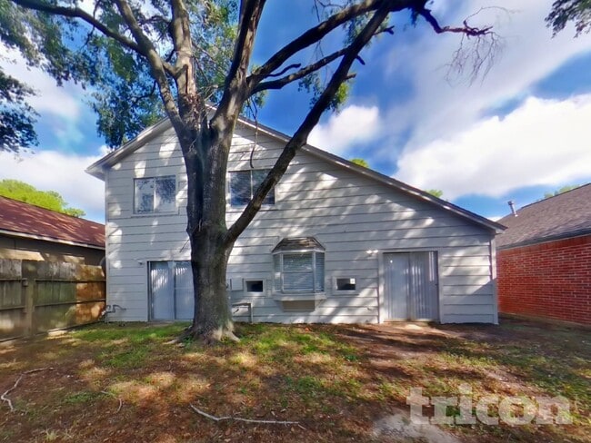 Building Photo - 7114 River Garden Dr