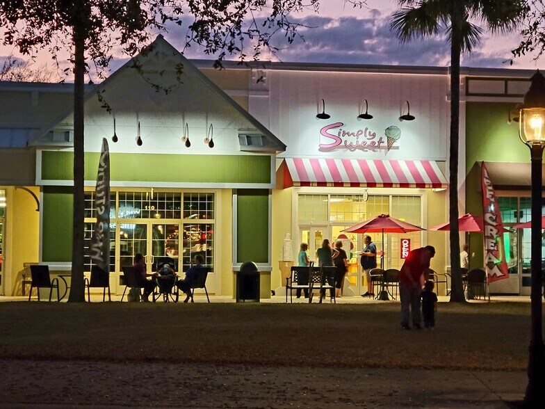 Shops/restaurants 1 block away - 221 Victoria Commons Blvd