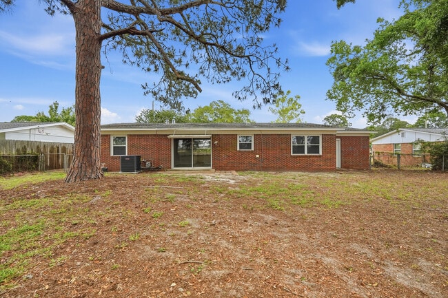 Building Photo - 358 Coral Dr SW
