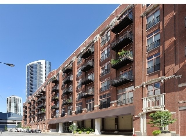 Primary Photo - 360 W Illinois St