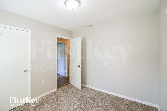 Building Photo - 4078 Ester Dr SW