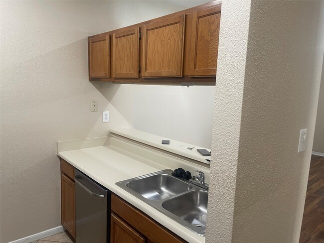 Building Photo - 2121 El Paseo St
