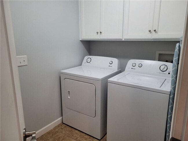Building Photo - 217 Bridgewater Cir