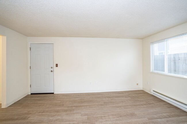 Building Photo - Charming Ground-Level 2-Bedroom Apartment ...