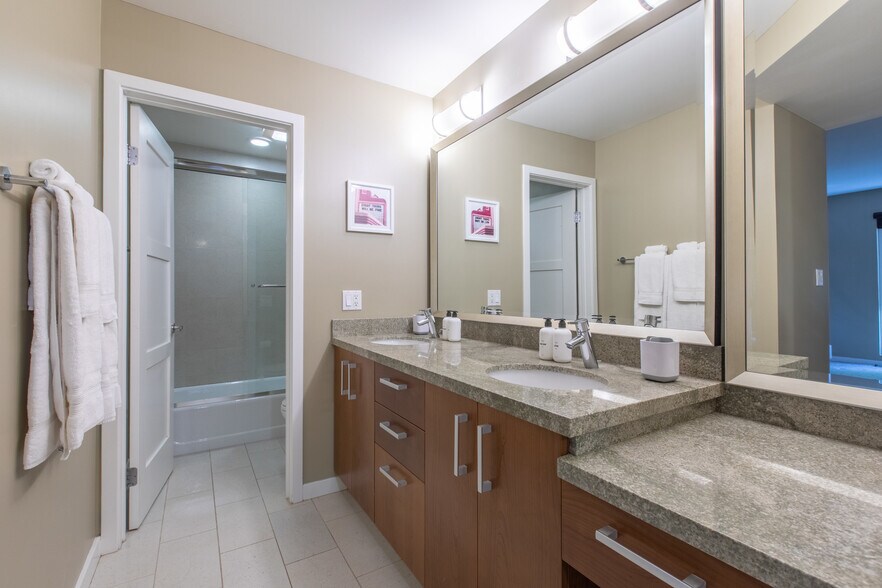 Building Photo - 4407 Francis Ave