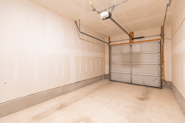 Building Photo - 13111 Winemaker Dr