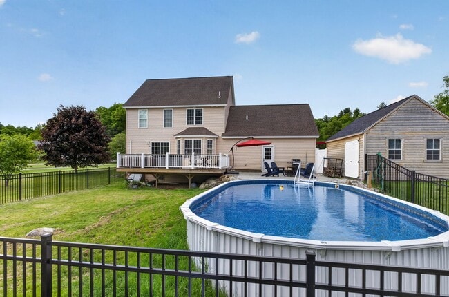 Building Photo - Spacious Stratham Home | Semi-In Ground Pool | Finished Basement | AVAILABLE AUGUST 1st