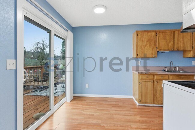 Building Photo - 11036 NE Wygant St