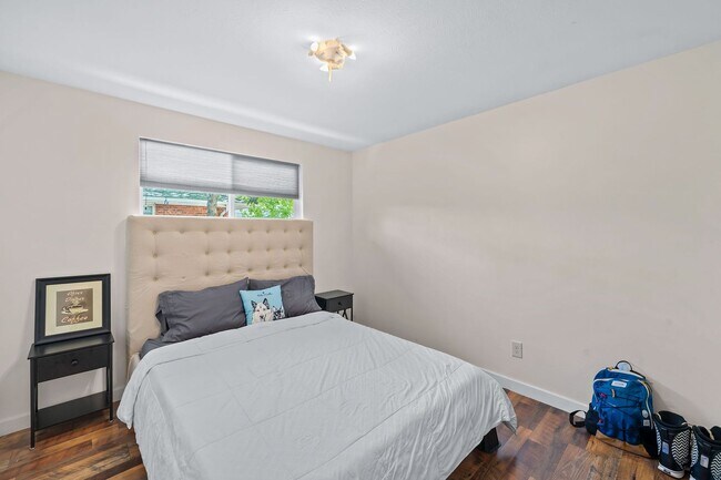 Building Photo - Recently Updated 2BA, 1.5BA Condo with Fen...