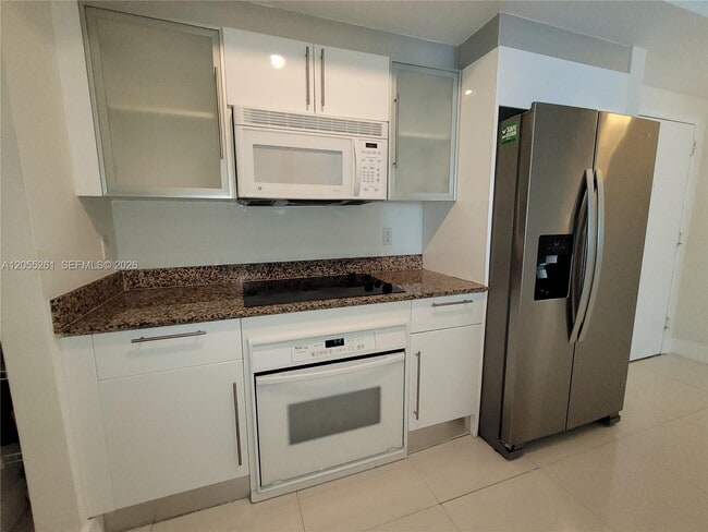 Building Photo - 325 S Biscayne Blvd